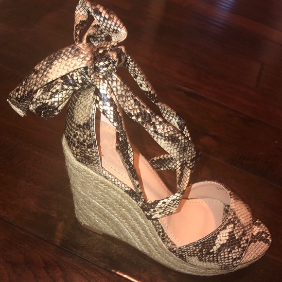 ‼️PRICE IS FIRM‼️Snakeskin espadrilles wedge heels - Picture 3 of 3